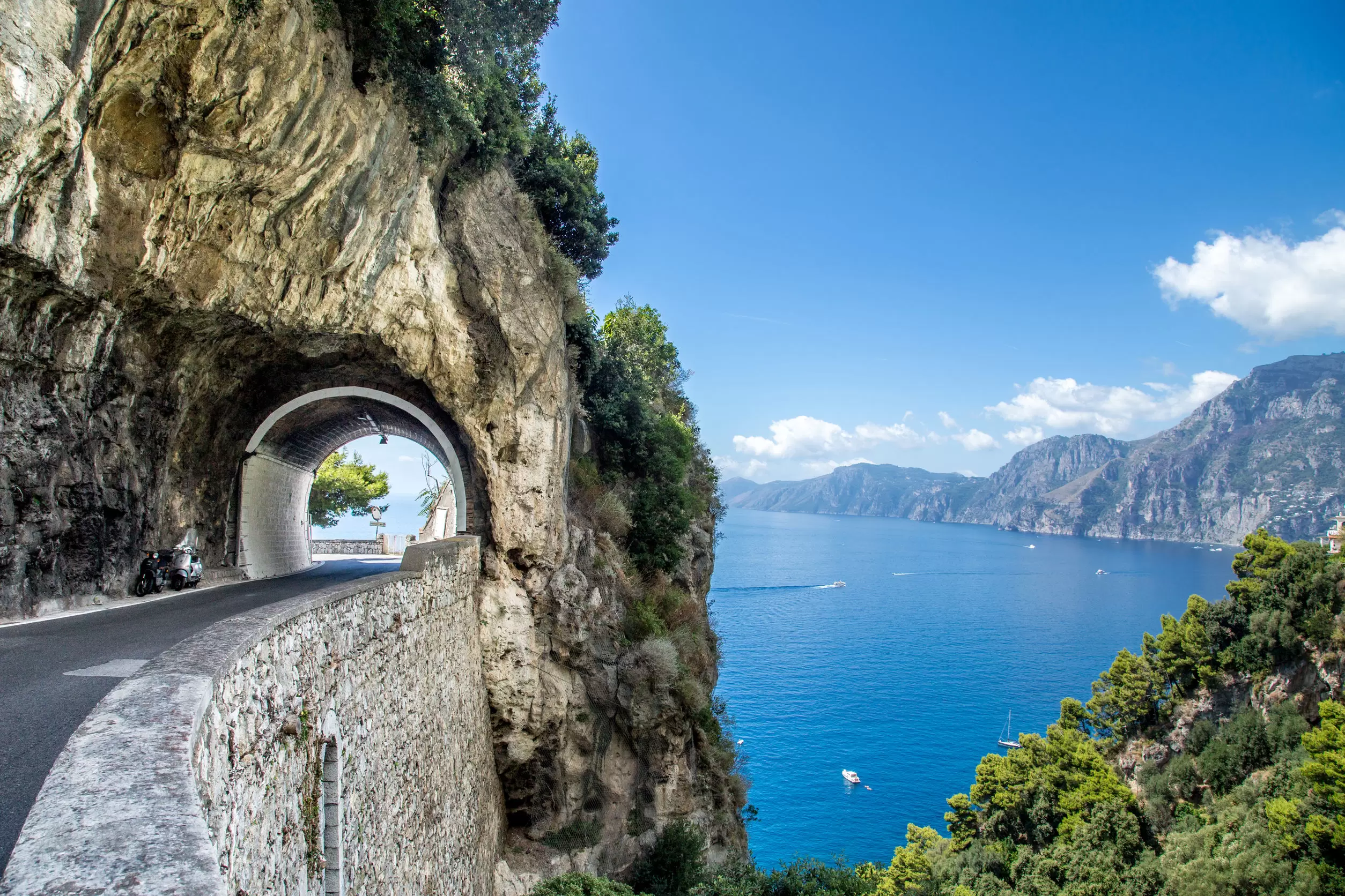 Tour privato in Costiera Amalfitana: cosa vedere in un giorno con NCC